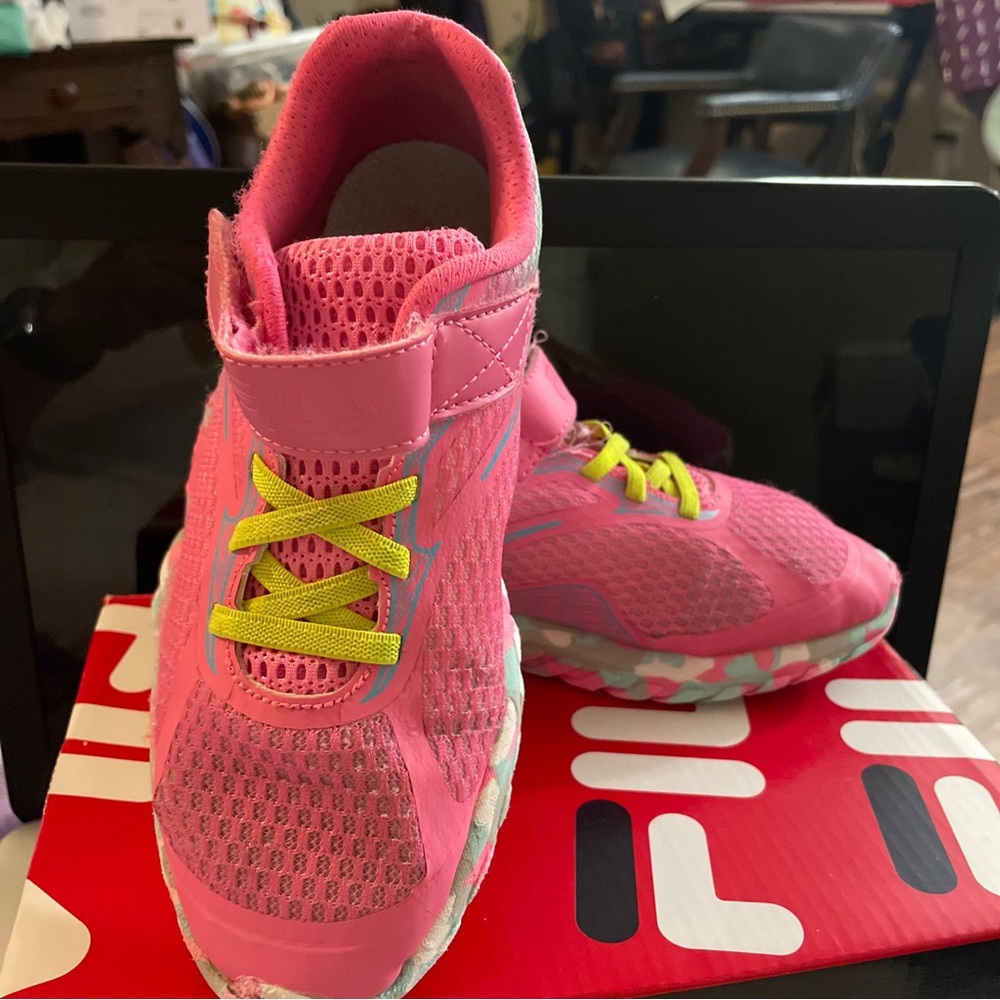 FILA Primeforce 4 Mashup Girls Youth Size 2 - Pink Sneaker Mesh Strap